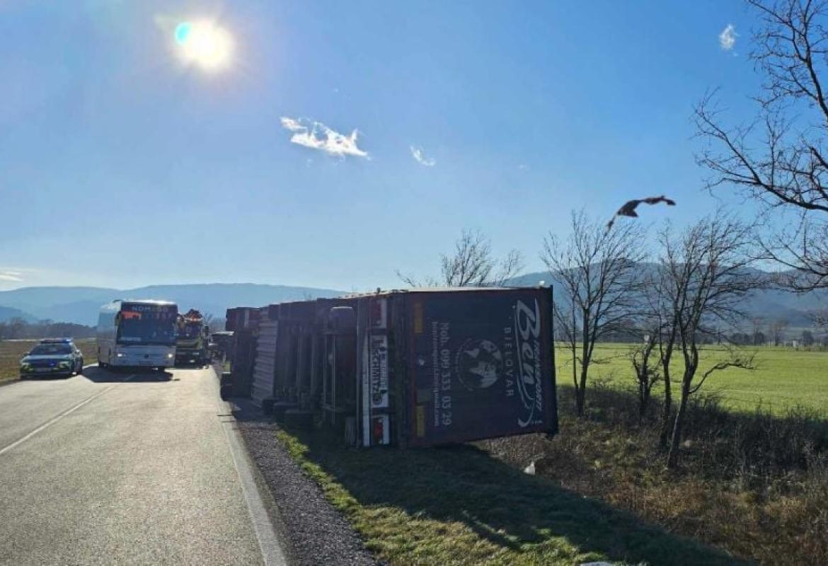 Haos U Sloveniji: Veliko Nevrijeme Pogodilo Zemlju, Vjetar Obarao Kamione