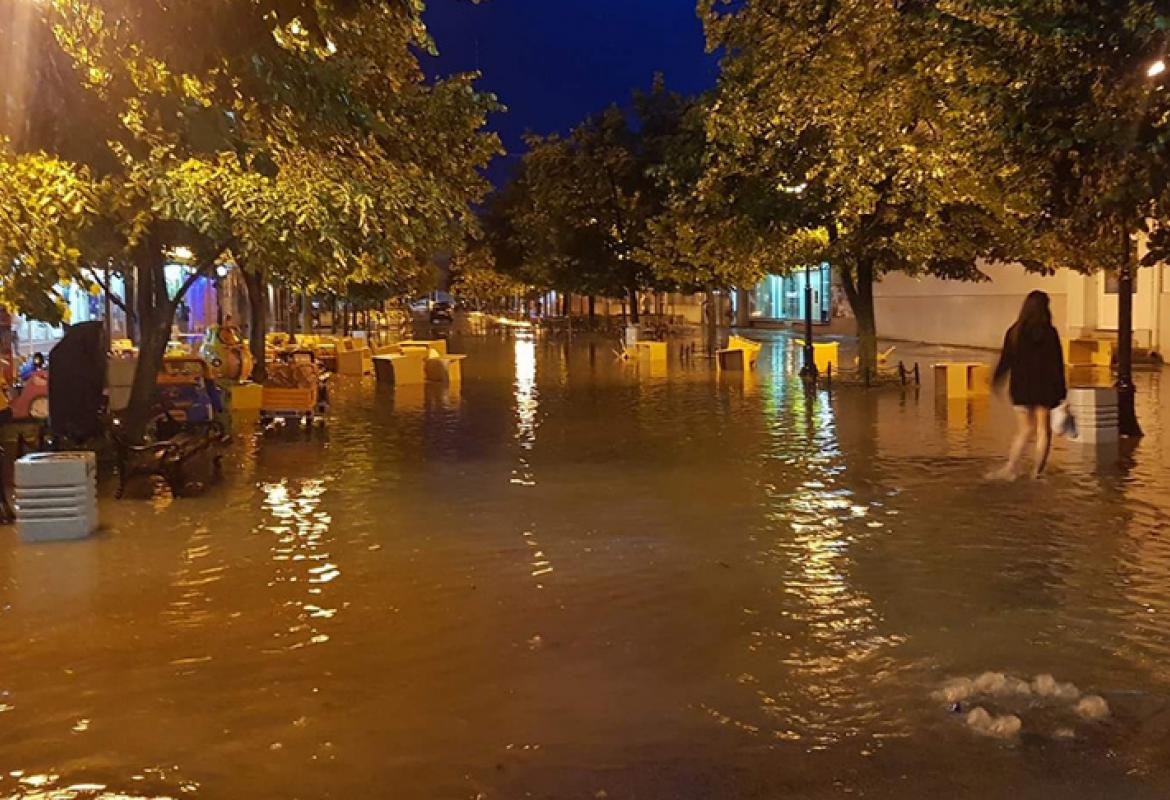 Nevrijeme U Regionu, Padao Grad Veličine Oraha, Ulice Pod Vodom