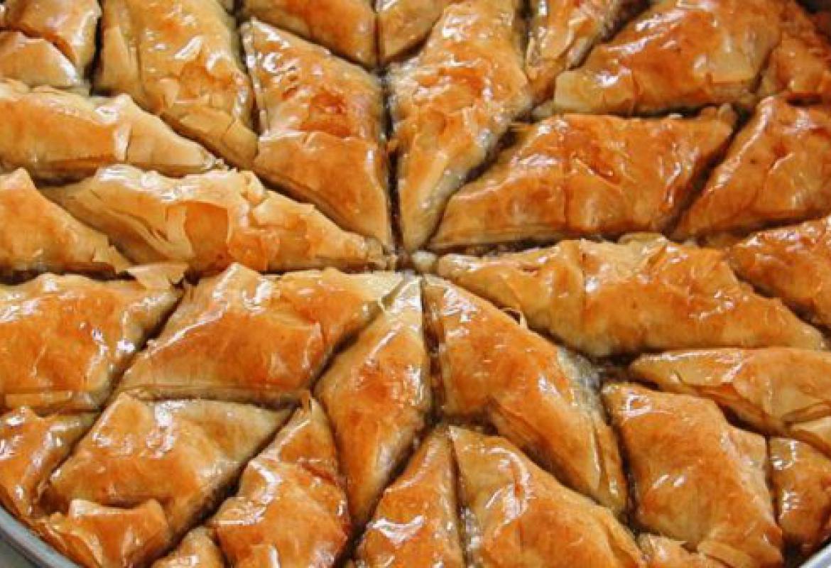 Recept Za Tradicionalni Bajramski Kolač: Kako Pravilno Izrezati Baklavu